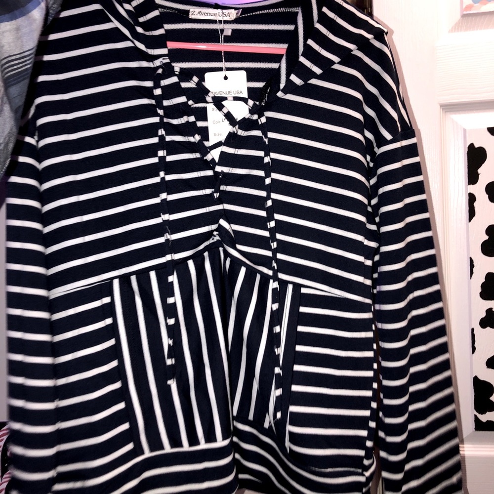 Navy blue zavenue pullover